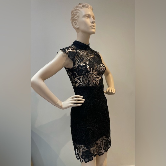 XENIA BOUTIQUE | Mini lace dress in black in Size 2 - Picture 2 of 10